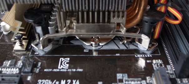 CPUクーラー取り付け